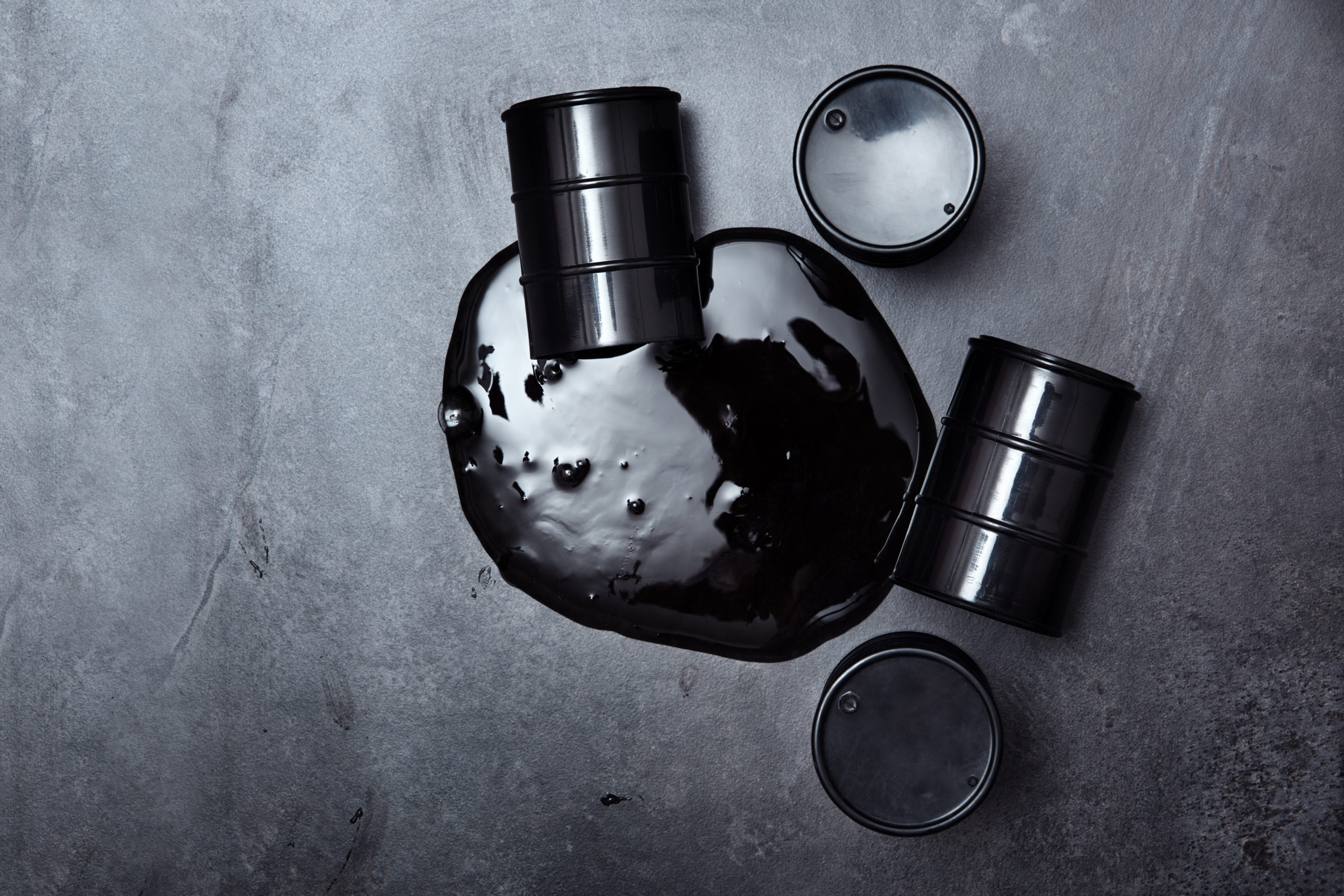 Oil falls with selloff showing oil barrel spill