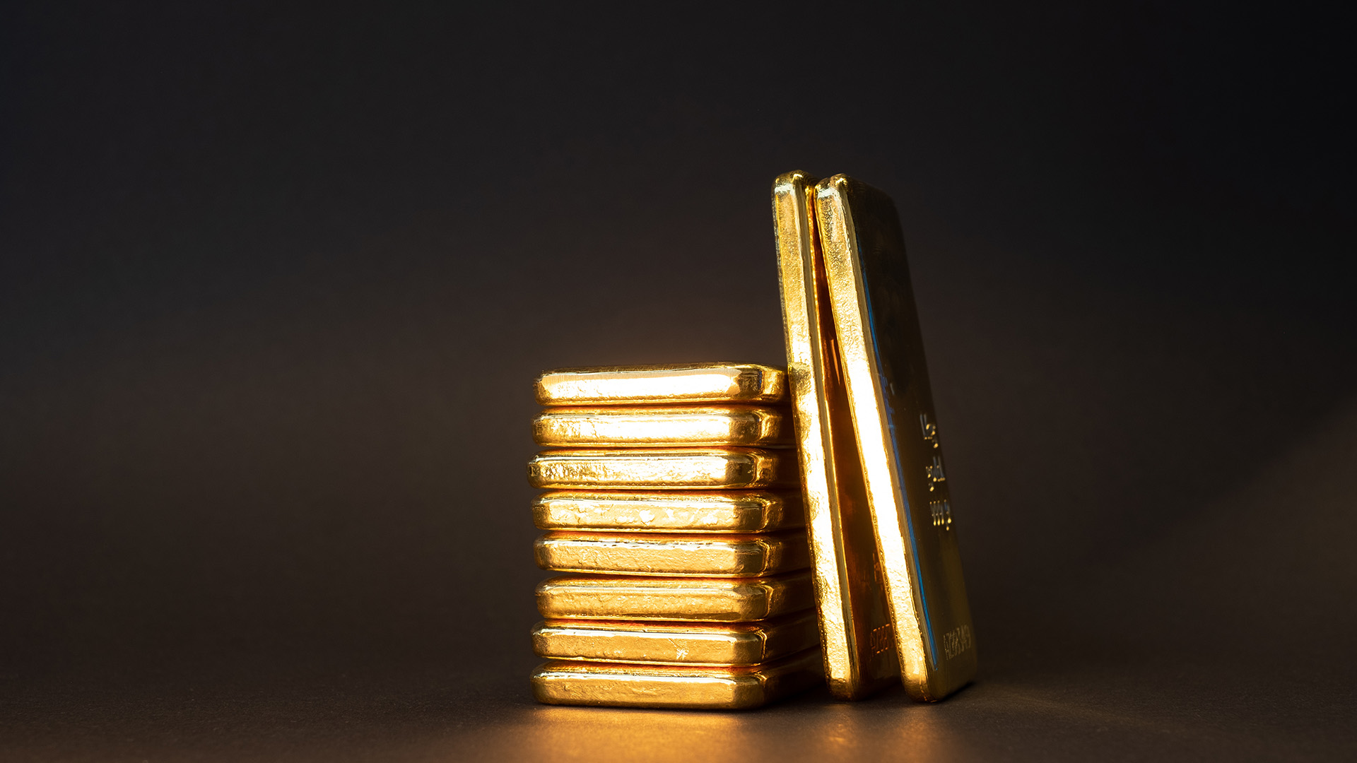 Gold plates or bars amid Gold is Close to 1770 Levels